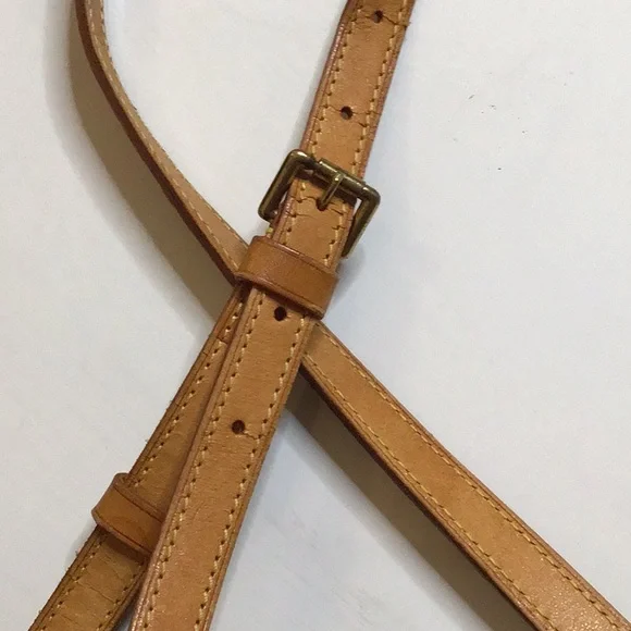 Louis Vuitton - Picture 2 of 8